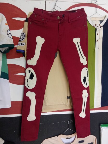 Pantalon à motif squelettique