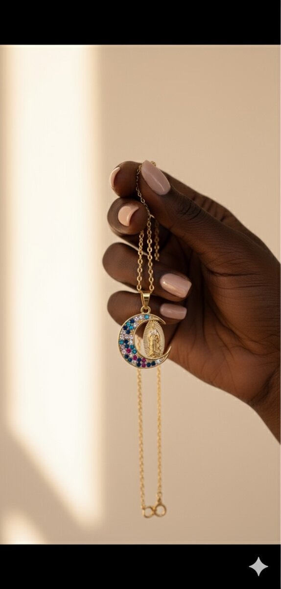 Collier Pendentif Doré avec Croix