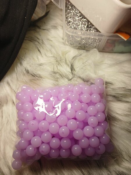 Perles rondes violettes