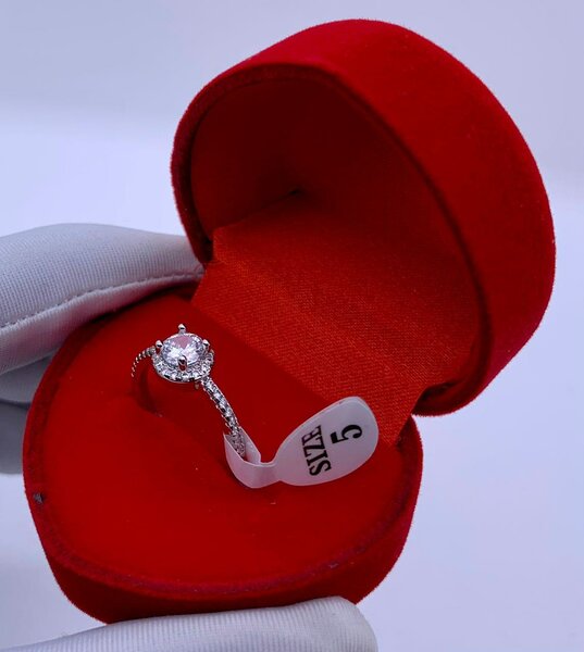 Bague Solitaire Élégante