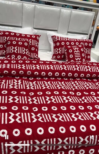 Ensemble de lit rouge ethnique