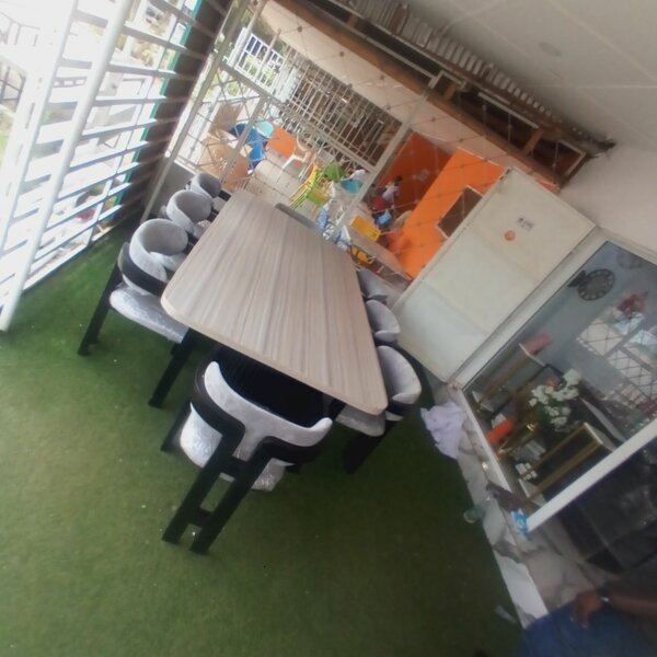 Table de salle à manger moderne