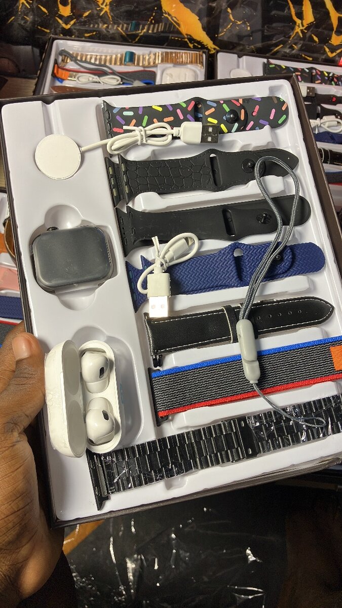 SÉRIE 10 PRO MAX AVEC 7 bracelets et AirPods Pro