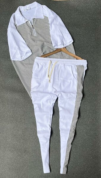 Ensemble sportif rayé