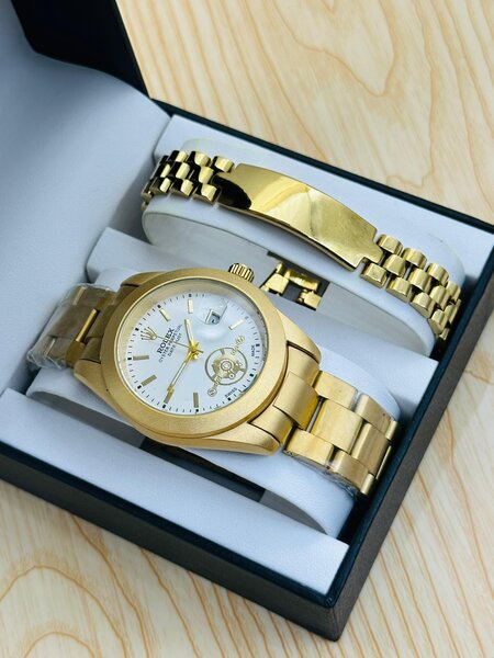 Montre dorée élégante