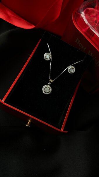 Изысканный набор украшений