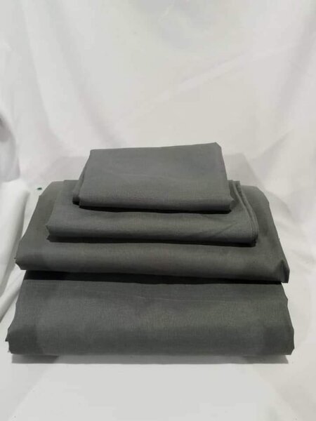 Bedsheets 2  pillow cases and 2 bedsheets 