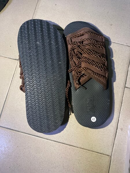 Sandales marron tressées homme