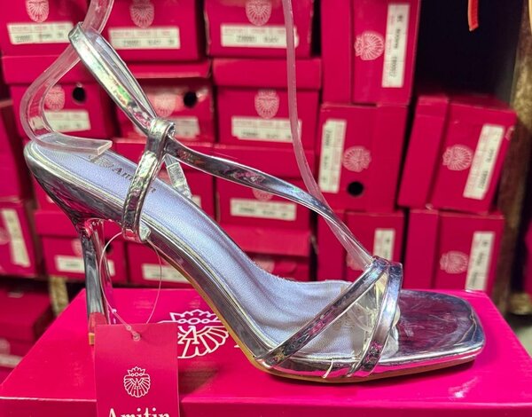 Sandales à talons brillantes