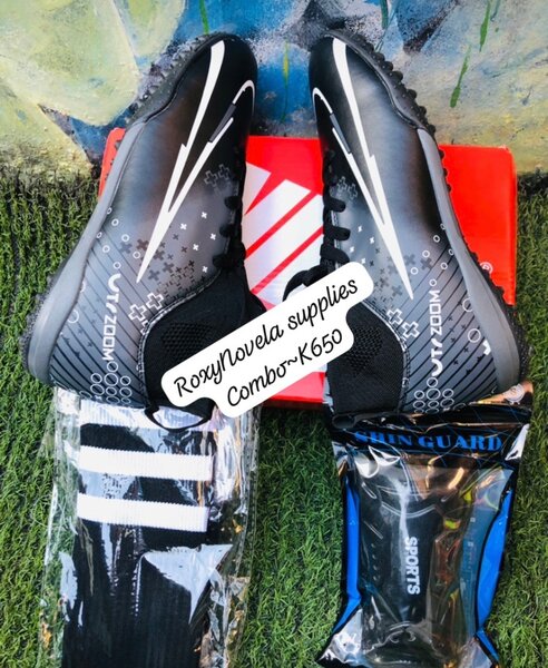 Trainers/Futsal/tack boots