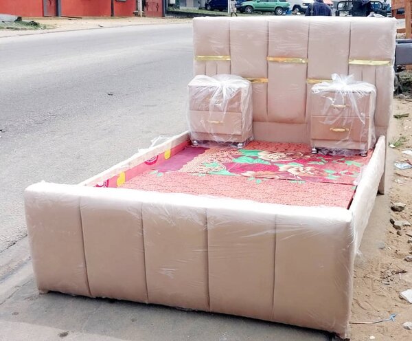 Lit double avec tiroirs modernes