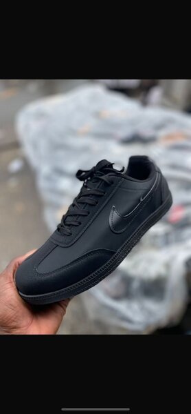Sneakers noirs élégants pour homme