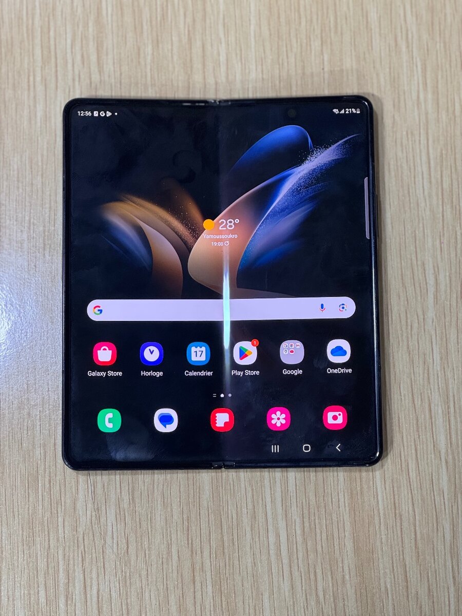 - Samsung Galaxy Z-Fold 4