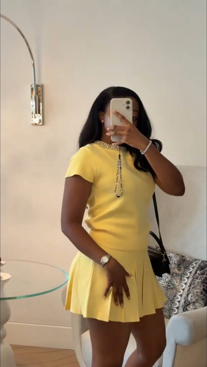 Robe Jaune Plissée Élégante