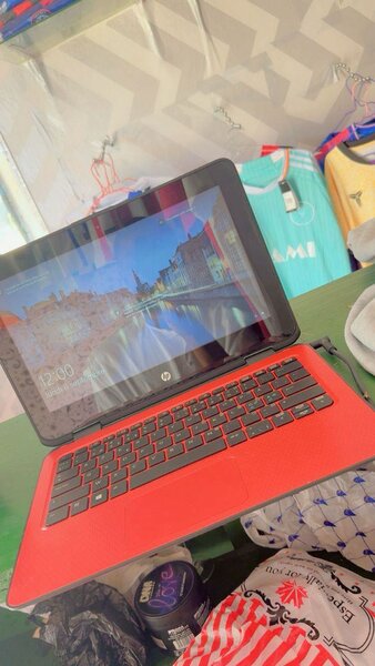 Ordinateur portable HP rouge compact