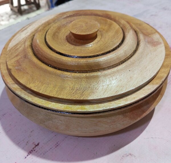 Bol en bois avec couvercle