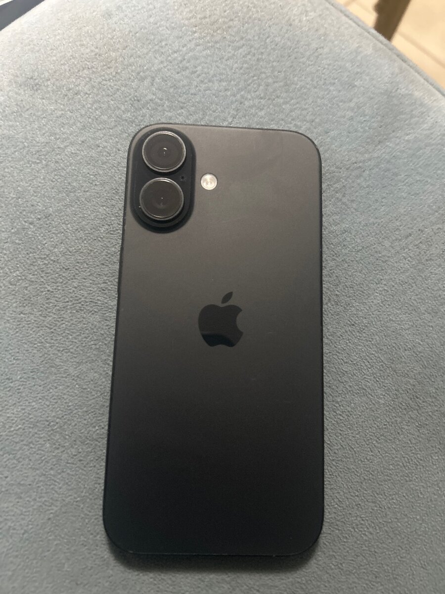 iPhone 16 -256GoNoir Élégant 1