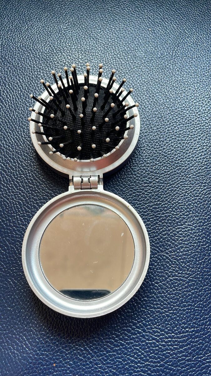 Brosse de poche avec miroir