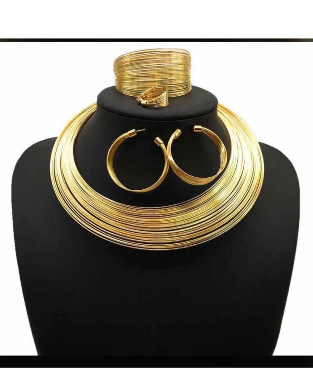 Beautiful steel and pearl necklace