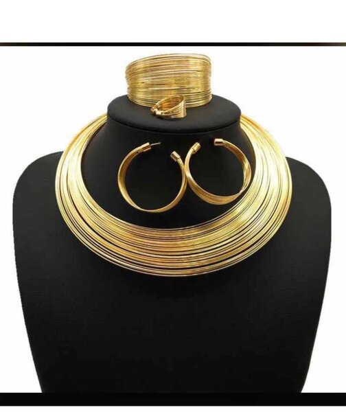 Beautiful steel and pearl necklace