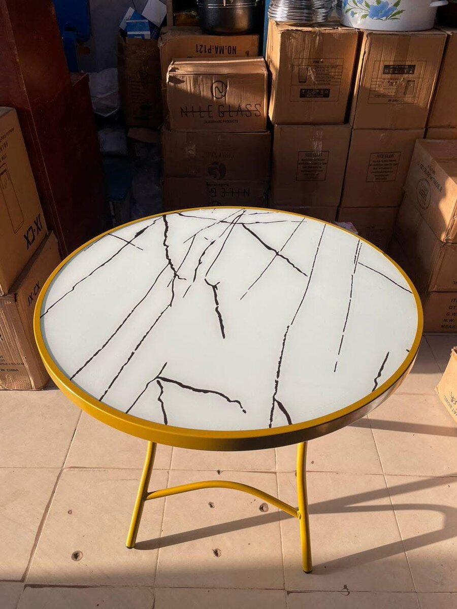 Table pliante vitrée élégante