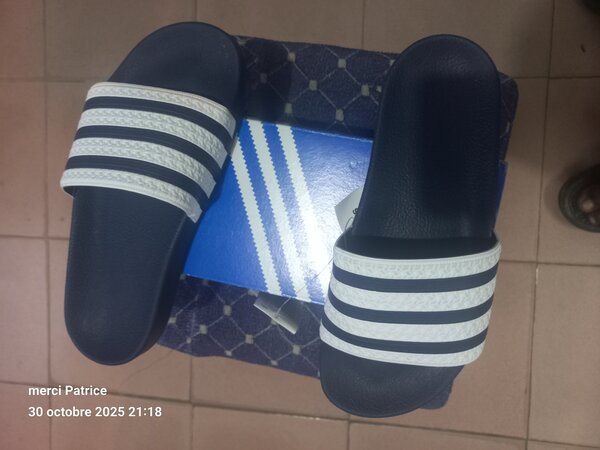 Claquettes confortables rayées