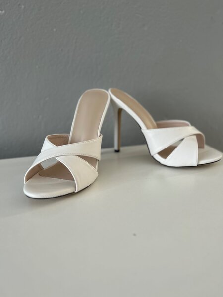 High heeled slippers