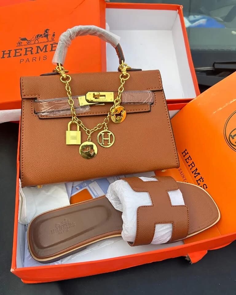 Ensemble sac et sandales luxueux