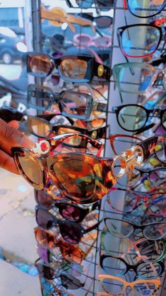 Lunettes de soleil écaille tendance