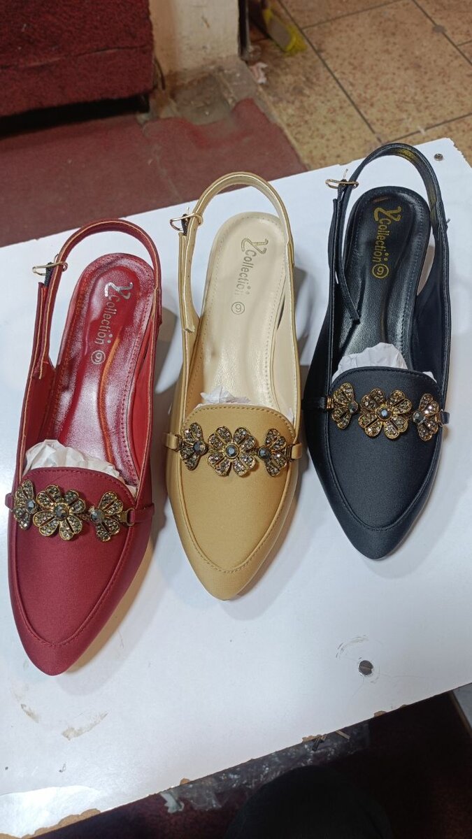 Half coat shoes