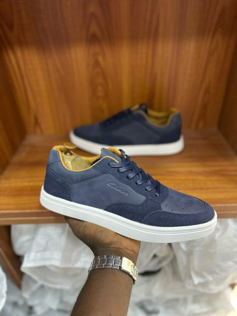 Sneakers en cuir bleu élégant