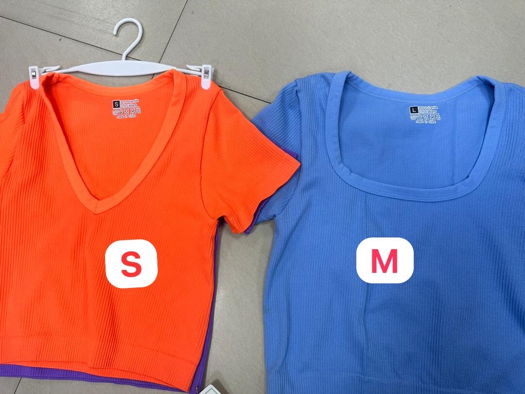 T-shirts en V manches courtes