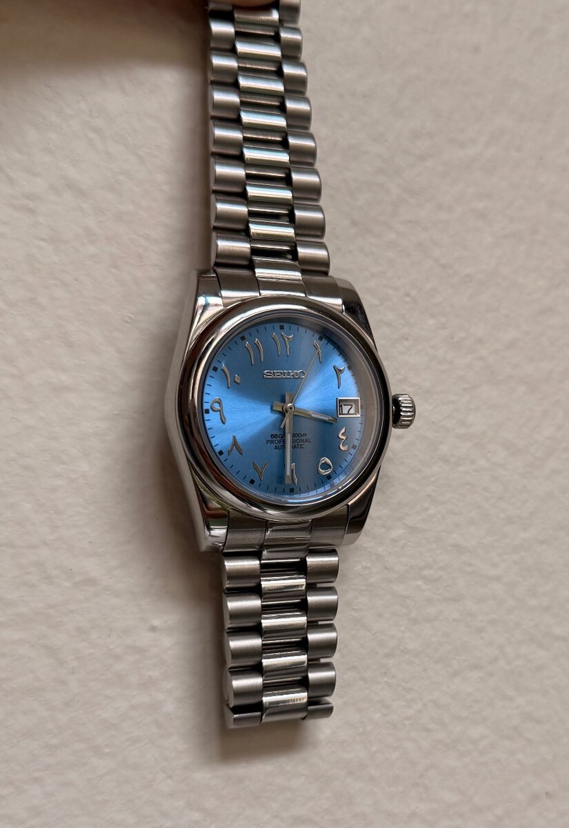 Montre en acier inoxydable bleu