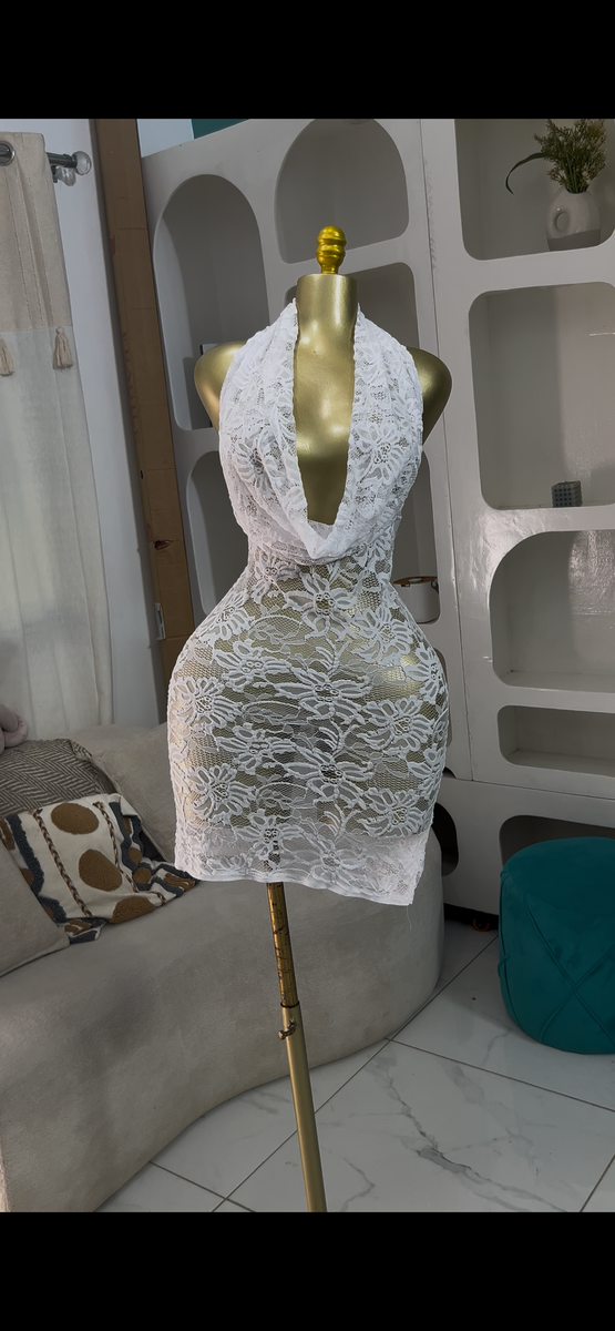 Robe en dentelle blanche élégante
