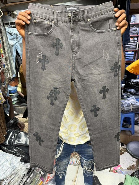 Jean noir avec motifs croix