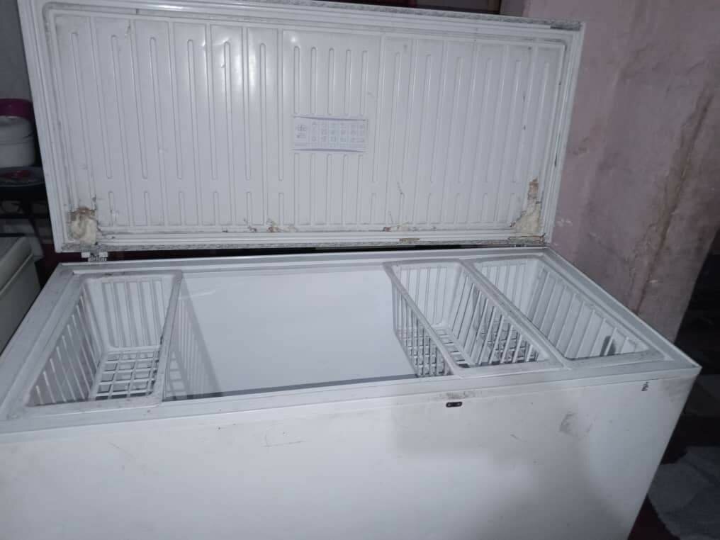 Deep freezer for butcher