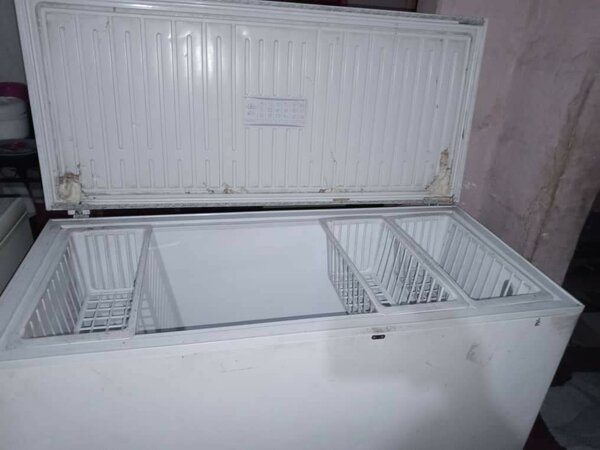 Deep freezer for butcher