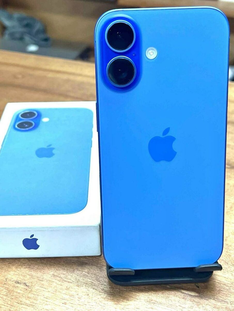 iPhone 16 bleu