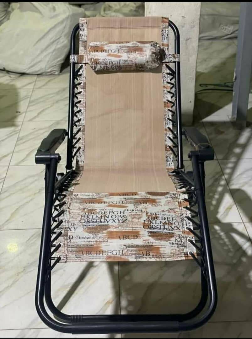 Chaise longue et pliable