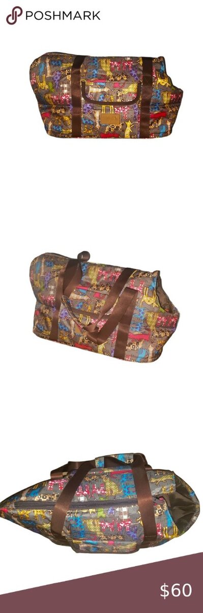 Pet bag available for both dogs and cats