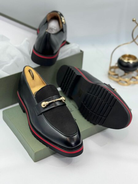 Clarks Executive shoe. black & brown