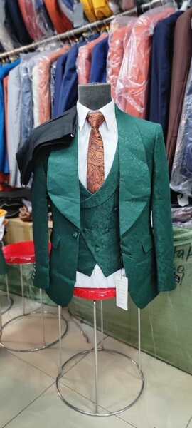 Costume vert élégant homme