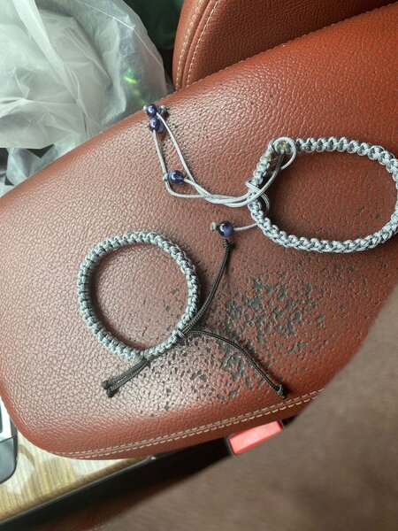 Bracelets en macramé colorés