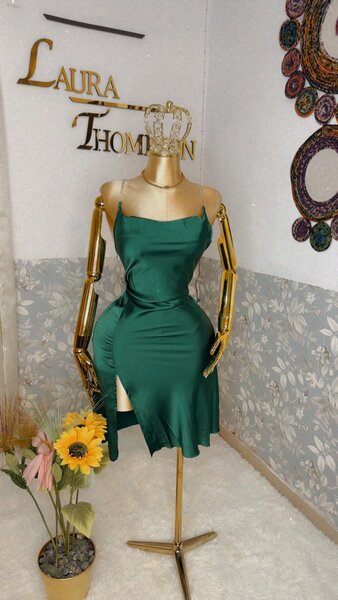 Laura Thompson apparel