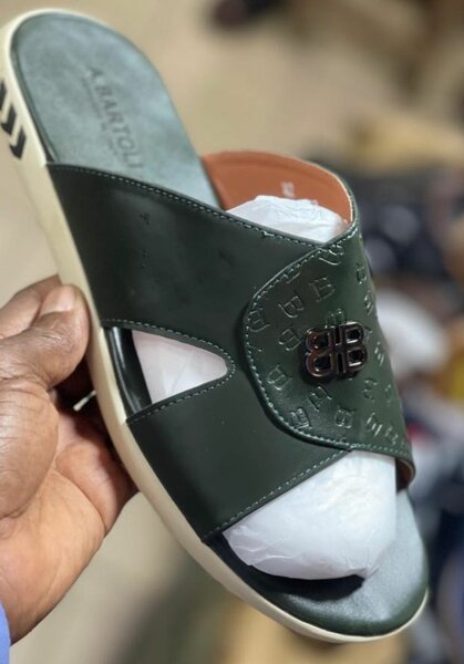 Sandales en cuir semelle gomme