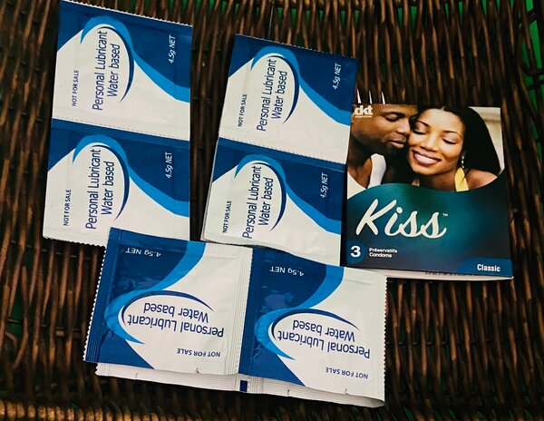 3 préservatifs + 6 lubrifiants