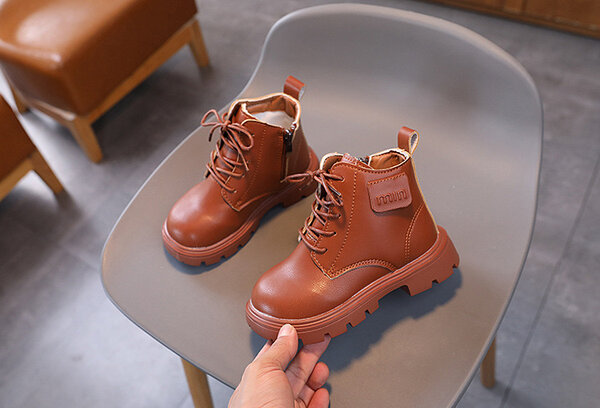 Bottes enfant en cuir élégantes