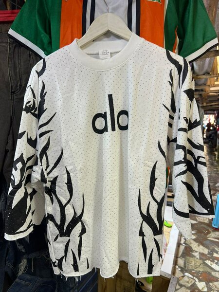 T-shirt design moderne unisexe