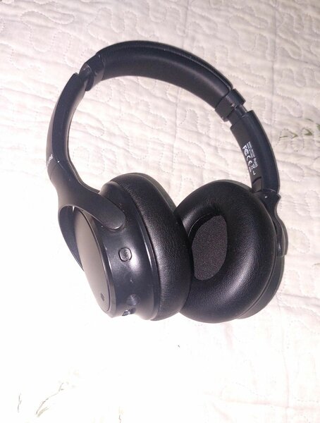 Продаю  наушники беспроводные в комплекте блютуз калонка.