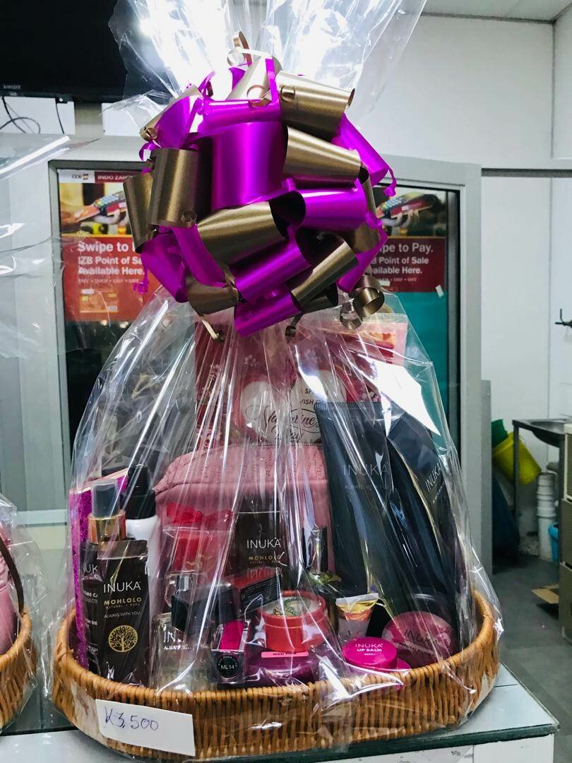 Customized gift hamper